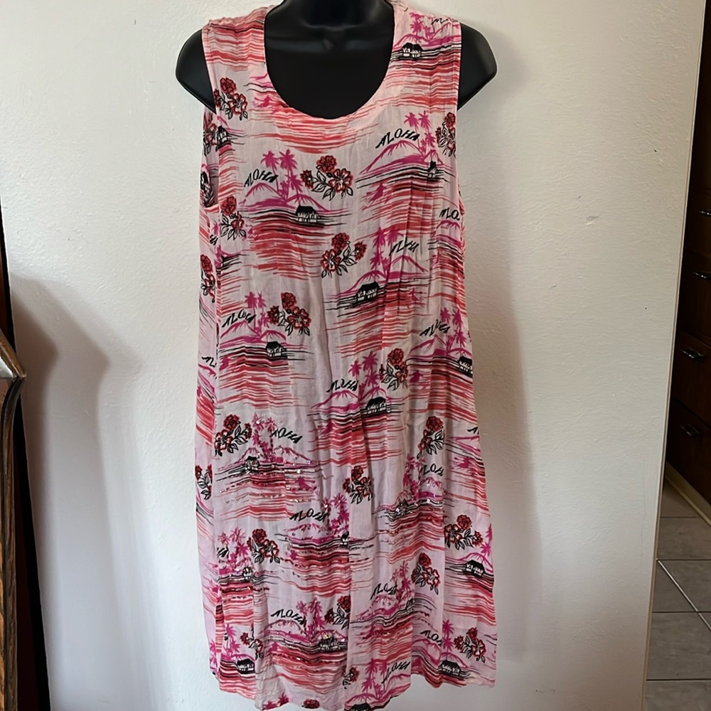Sleeveless dress.  Hawaiian themed.  Size XL